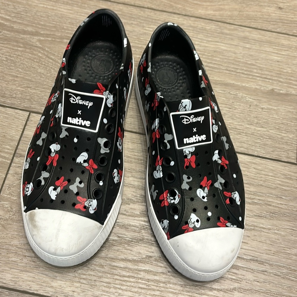Minnie Mouse Native shoes size 7